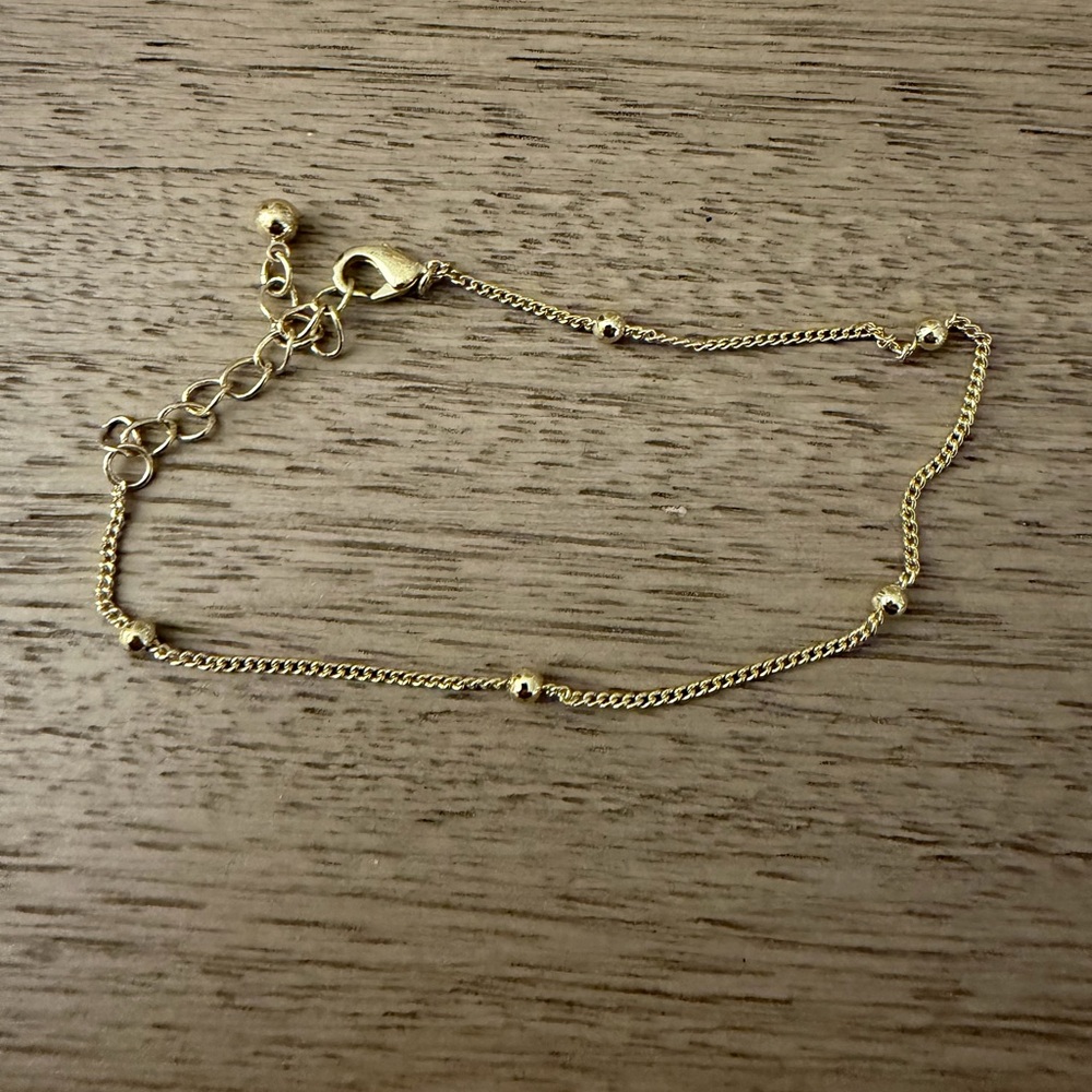 Gold bracelet with beads
